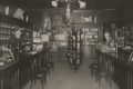 L'intérieur de la pharmacie du Dr James Ferguson vers 1909
