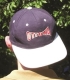 Une casquette de baseball avec ottowa brodé sur le devant.
