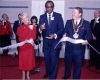 L’honorable Lincoln Alexander (1922-2012), premier député noir du Canada et premier lieutenant-gouverneur noir de l’Ontario, assiste à l’inauguration officielle du Nepean Civic Square avec le maire Ben Franklin en 1988 – Archives de la Ville d’Ottawa