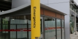 An emergency call box at an O-Train station / Un téléphone d’urgence dans une station de l’O-Train