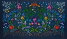 des fleurs et des feuilles aux teintes violacées et bleues