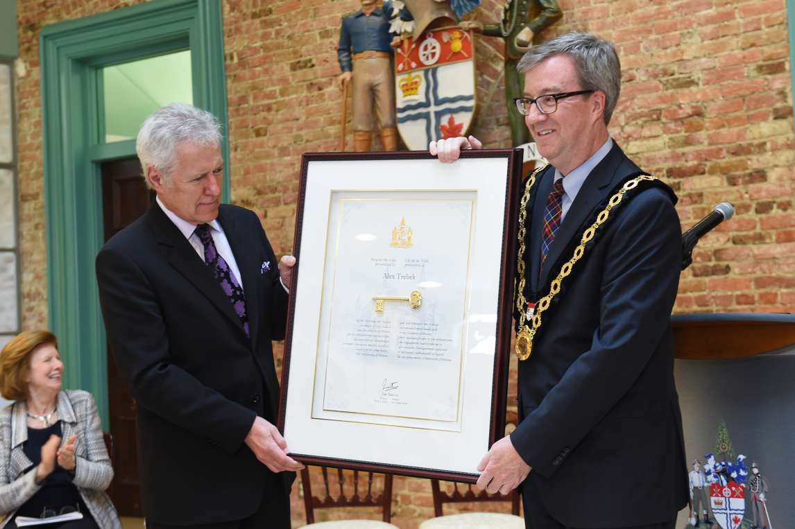 Alex Trebek accepting the Key to the City from Mayor Jim Watson