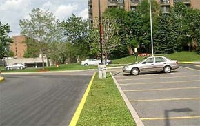  A grassed curb separates the stacking lane from parking areas in this drive-through site. 