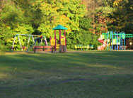 Photo 37 - Une aire de jeu dans un parc de quartier