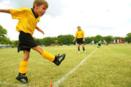 Photo 39 - Une partie de soccer amateur dans un parc de quartier
