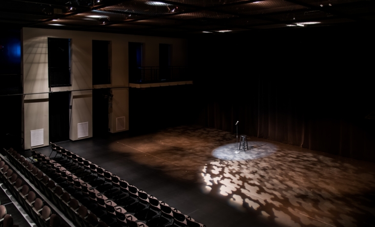 Vue des sièges depuis la scène du Théâtre Studio Centrepointe