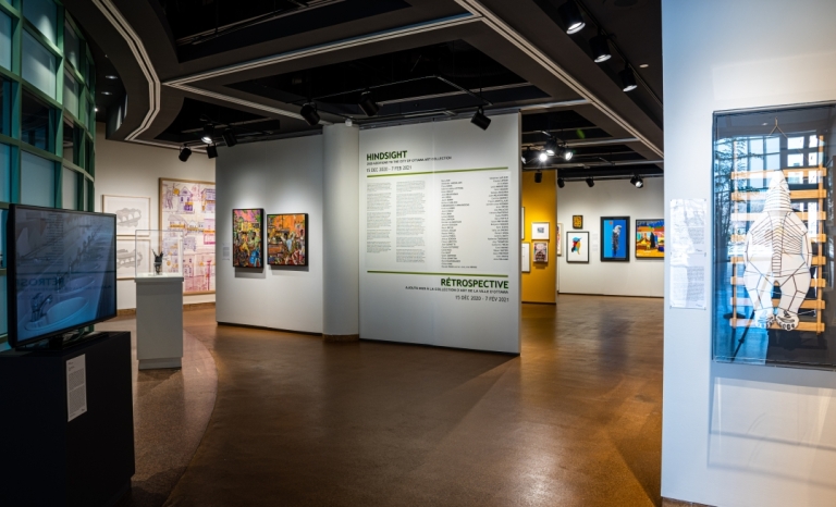 Une exposition dans une galerie d’art à l’hôtel de ville