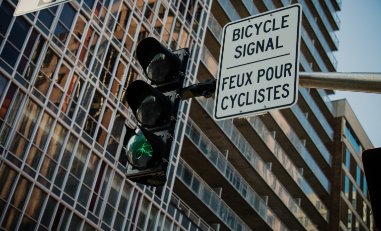 Un feu de signalisation pour les cyclistes au centre-ville