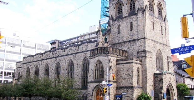 Église presbytérienne de Knox. Néo-gothique avec tour normande. Deux magnifiques vitraux.