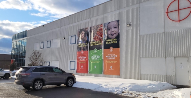 Extérieur du nouvel entrepôt rénové de 43 000 pieds carrés de la Banque alimentaire d'Ottawa sur la rue Bantree.