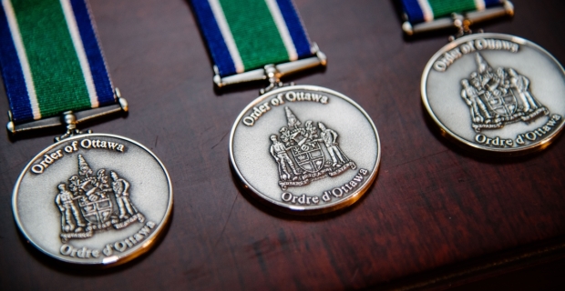 A row of round medallions with the Ottawa Coat of Arms embossed on them.