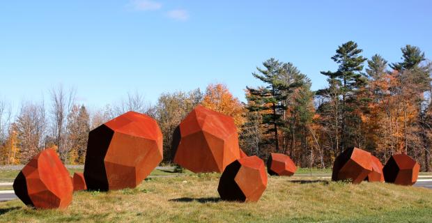 Daytime image of the installed sculpture.