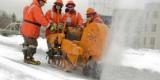 Gens qui travaillent sur la glace de la rivière Rideau 