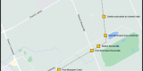 Une carte grise avec des routes blanches, des autoroutes jaunes, des parcs verts et des cours d'eau bleus le long de l'extension sud de l'O-Train. Les gares indiquées entre le pont ferroviaire de Leitrim Road et la gare de Limebank sont représentées dans des cases jaunes. L'alignement ferroviaire est représenté par une ligne pointillée noire.