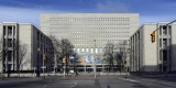 L’édifice de Bibliothèque et Archives Canada, situé au 395, rue Wellington, à Ottawa, vu de la rue Bay.