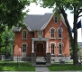 Construite en 1875, cette maison en briques rouges se dresse au fond de Sandy Hill, désignée comme bâtiment historique.